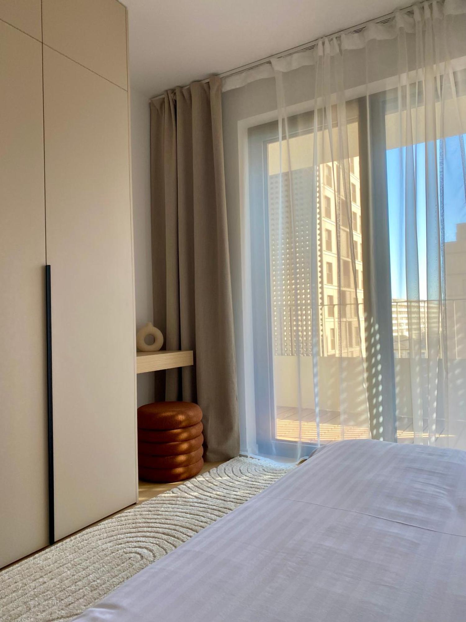 Cloud 9 Pri Myte Elegance - Brand New With Free Parking * 布拉迪斯拉发