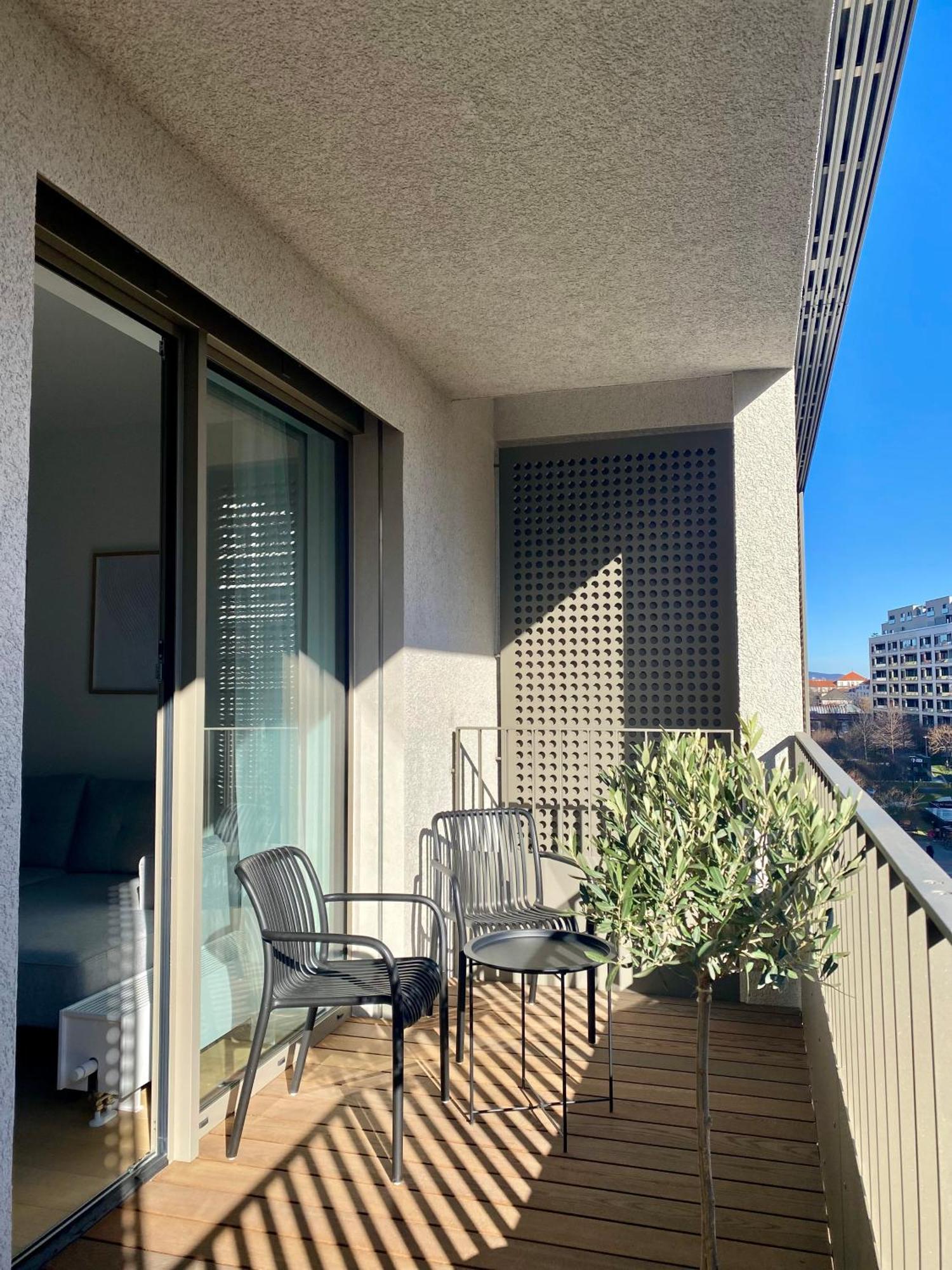 Cloud 9 Pri Myte Elegance - Brand New With Free Parking 布拉迪斯拉发